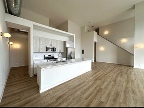 3207 N Narragansett Ave in Chicago, IL - Building Photo - Building Photo