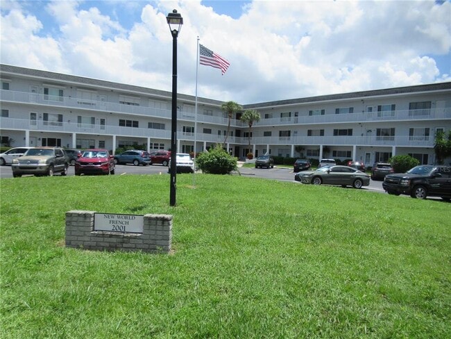 2001 World Pkwy Blvd in Clearwater, FL - Building Photo - Building Photo