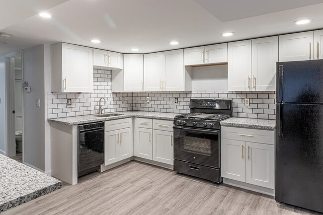 property at 916 Highview St