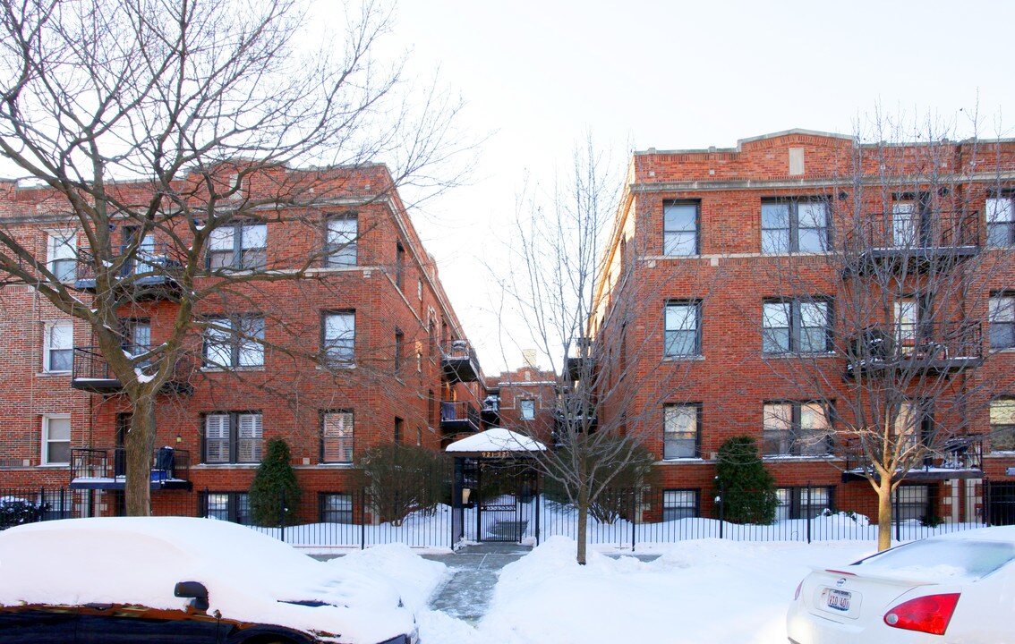 921-927 W Sunnyside Ave in Chicago, IL - Building Photo