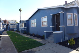 1422 & 1438 Chestnut Street (8 Bungalows) in Oakland, CA - Building Photo - Other