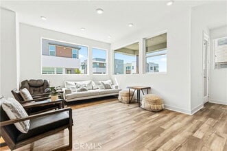 609 S Lyon St in Santa Ana, CA - Building Photo - Building Photo