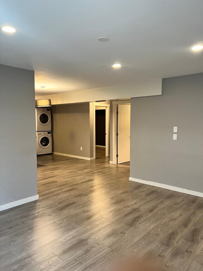 1390 Coast Meridian Rd in Coquitlam, BC - Building Photo - Building Photo