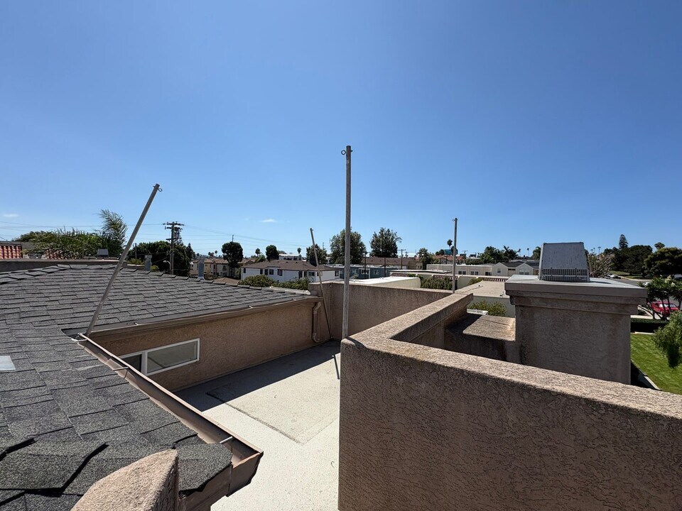 2171 Felspar St in San Diego, CA - Building Photo