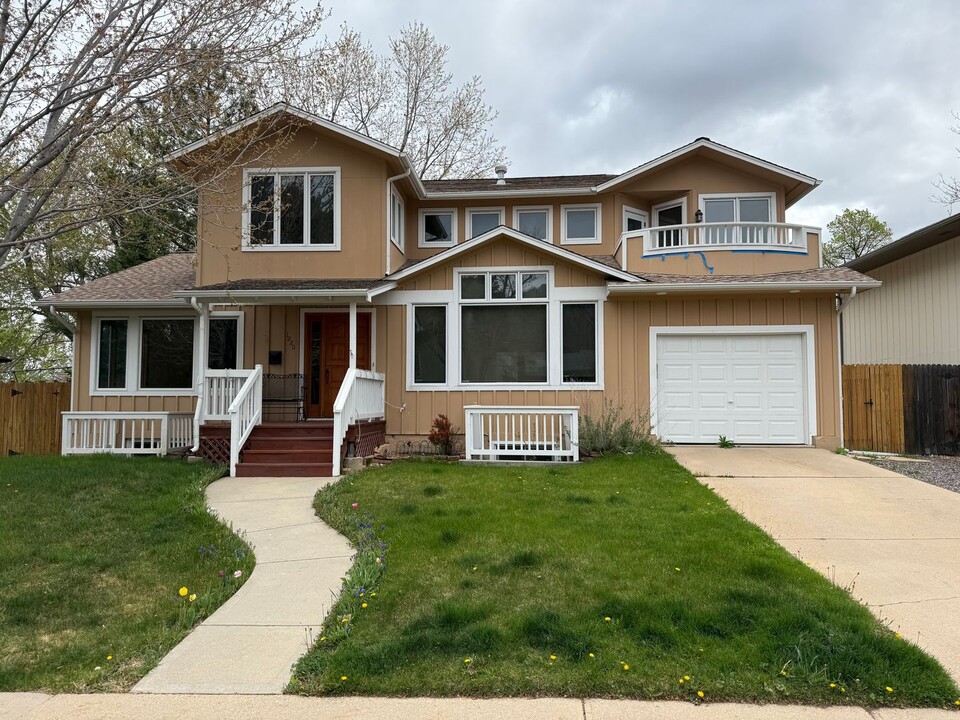 1220 Edinboro Dr in Boulder, CO - Building Photo