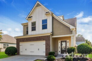 33 Berwick Way in Dallas, GA - Building Photo