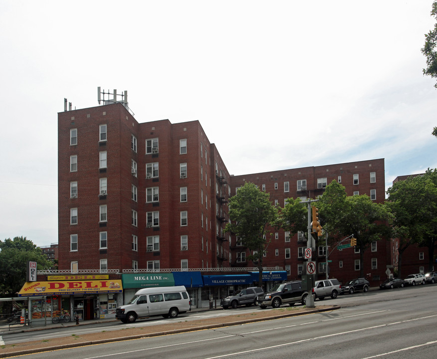 61-27-61-35 Woodhaven Blvd in Rego Park, NY - Building Photo