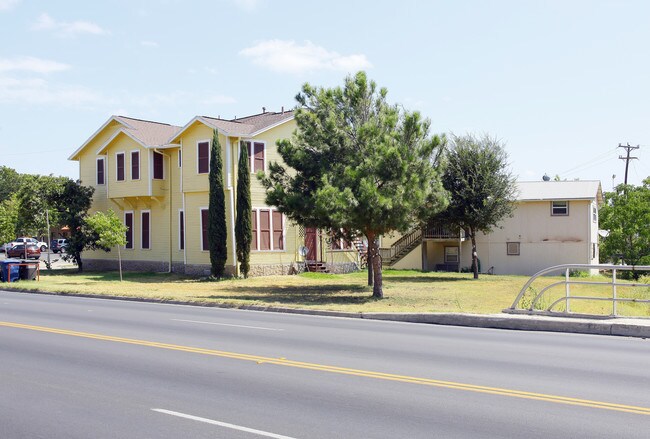 2214-2216 Roosevelt Ave in San Antonio, TX - Building Photo - Building Photo