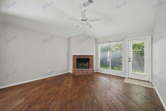 1012 Waterview Dr in Little Elm, TX - Foto de edificio - Building Photo