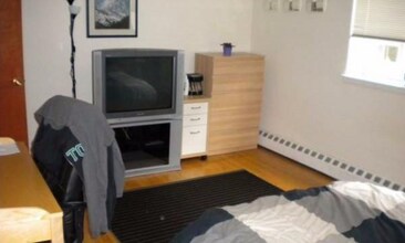 68 Parkman St, Unit #1A in Brookline, MA - Building Photo - Building Photo