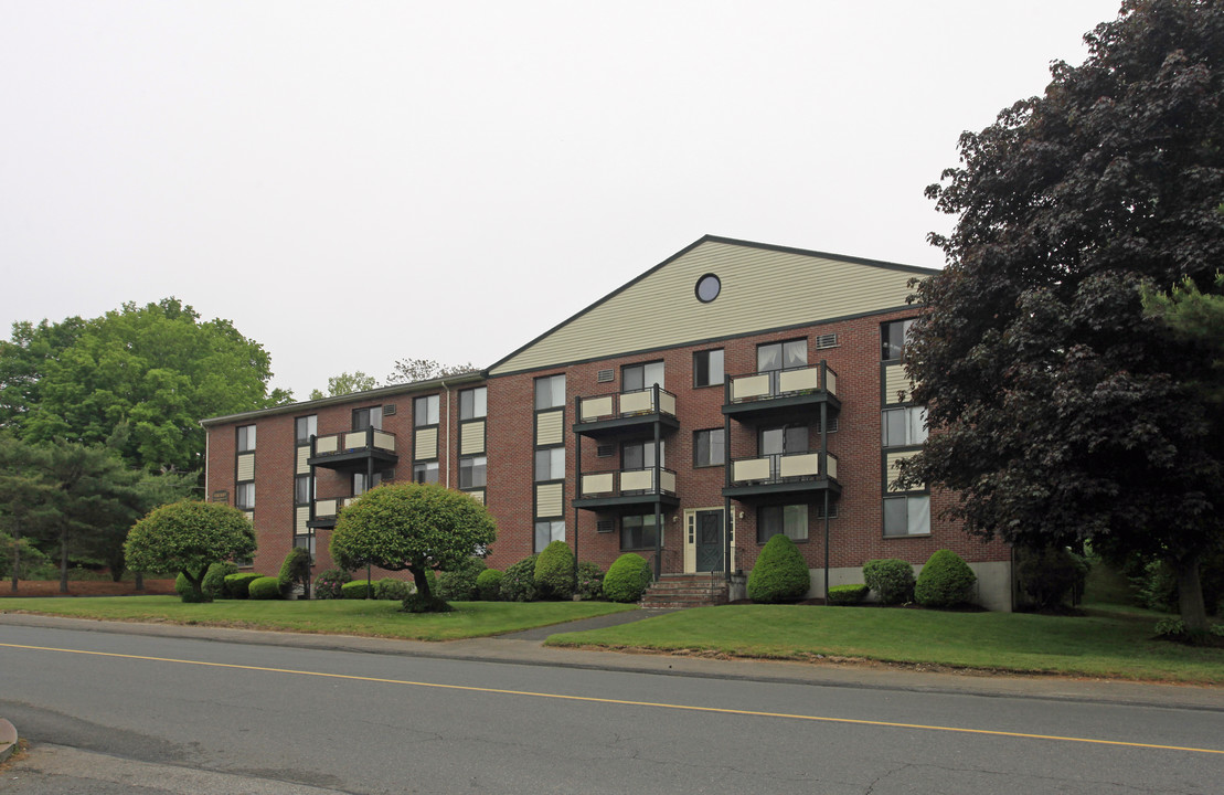 Foxcroft in Stoneham, MA - Foto de edificio