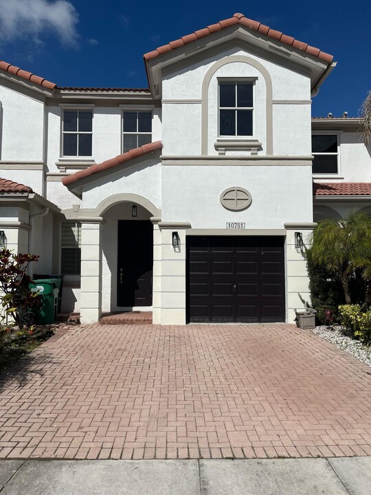 10781 NW 81st Ln in Doral, FL - Building Photo