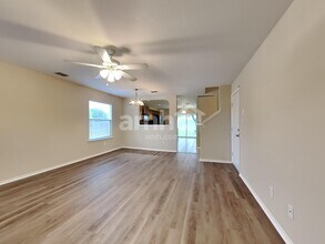 111 Nesting Gdn in San Antonio, TX - Building Photo - Building Photo