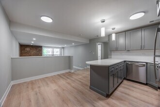 1225 N La Salle Dr, Unit k2 in Chicago, IL - Building Photo - Building Photo