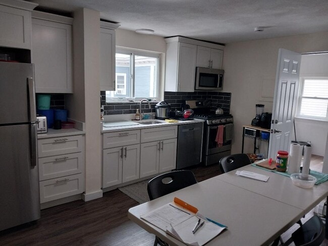 35 Fairmont St, Unit APT3
