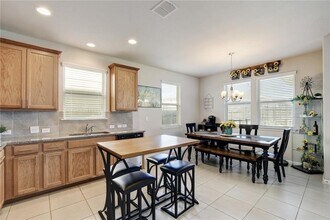 371 Wapiti Rd in Buda, TX - Foto de edificio - Building Photo