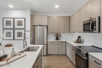 1225 N Arizona Ave, Unit B20 in Gilbert, AZ - Building Photo - Building Photo