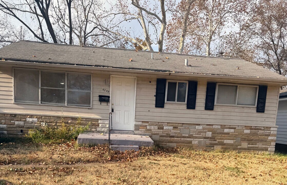 4245 Smithfield Pl in St. Louis, MO - Building Photo