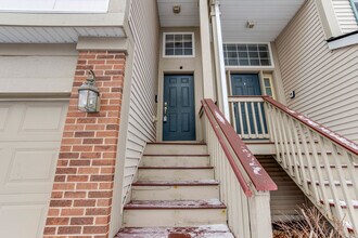 2913 Saganashkee Ln in Naperville, IL - Building Photo - Building Photo