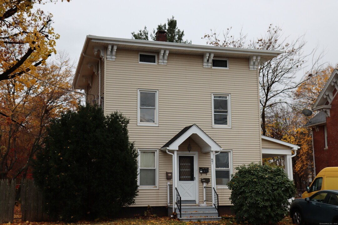 87 Pleasant St in New Britain, CT - Building Photo