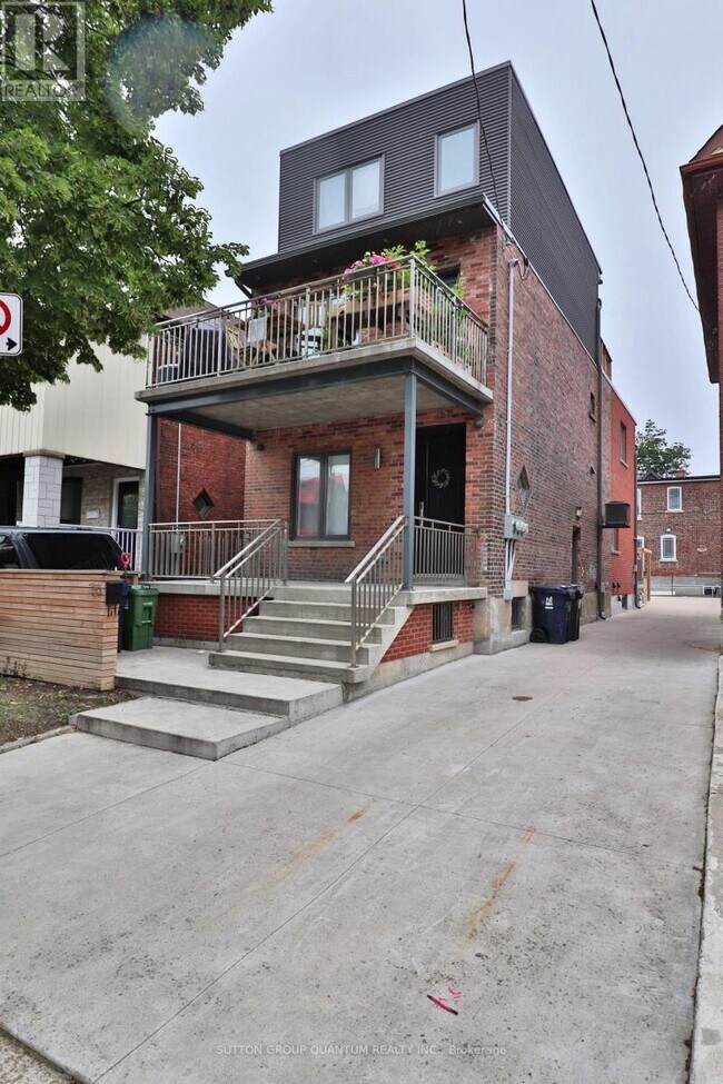 property at 35 Cloverdale Rd