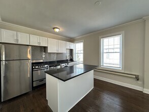 918 Green Bay Rd in Winnetka, IL - Building Photo - Building Photo
