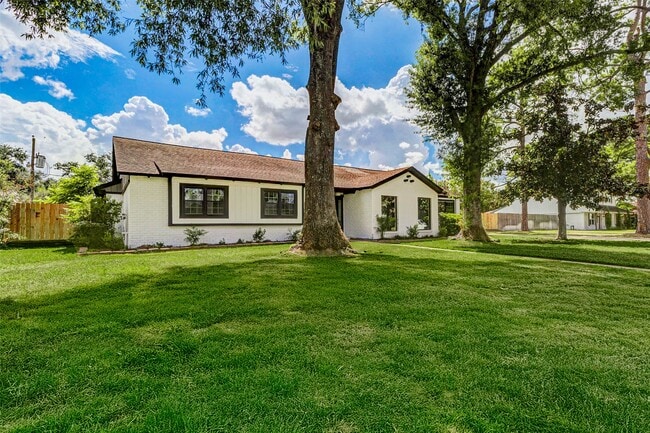 property at 9923 Emnora Ln