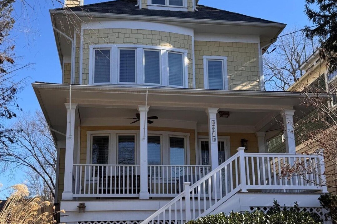5013 Belt Rd NW in Washington, DC - Building Photo