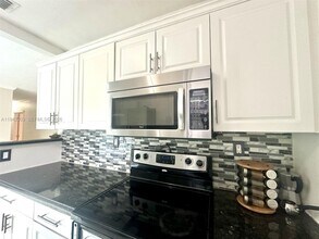 7021 Scott St in Hollywood, FL - Building Photo - Building Photo