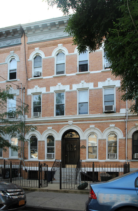 476 Harman St in Brooklyn, NY - Foto de edificio