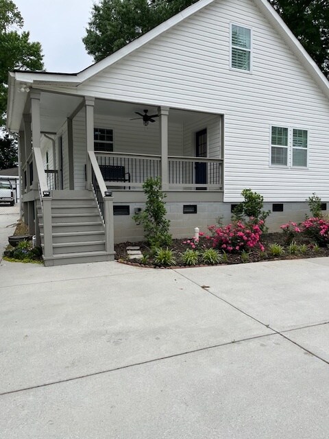property at 1097 Dell Ave SE