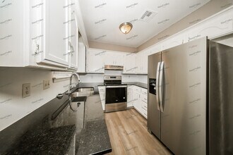 430 W Juniper Dr in Mustang, OK - Building Photo - Building Photo