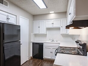 Luxe East in Fresno, CA - Building Photo - Building Photo