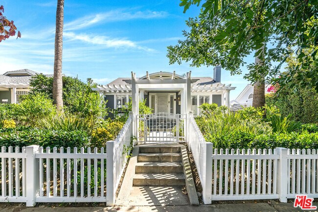 1308 N Ogden Dr in West Hollywood, CA - Building Photo - Building Photo