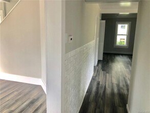 69 N Montgomery St in Walden, NY - Foto de edificio - Building Photo