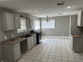 1905 19th Ave N in Texas City, TX - Building Photo - Building Photo