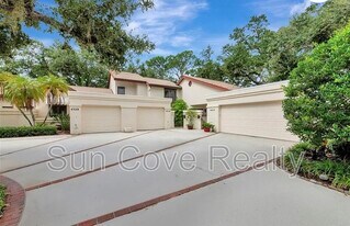 4518 Ascot Cir S in Sarasota, FL - Building Photo