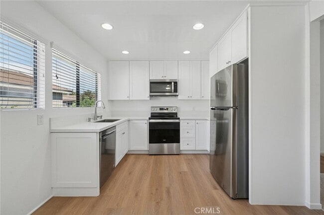 82 Streamwood in Irvine, CA - Building Photo - Building Photo