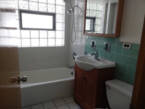 6360 W Eddy St, Unit A1 in Chicago, IL - Building Photo - Building Photo