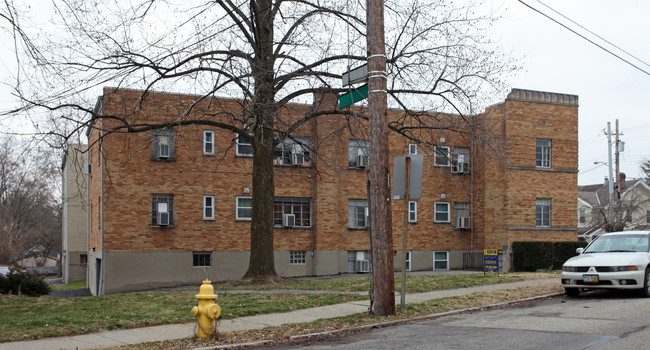 2782 Observatory Ave in Cincinnati, OH - Foto de edificio - Building Photo