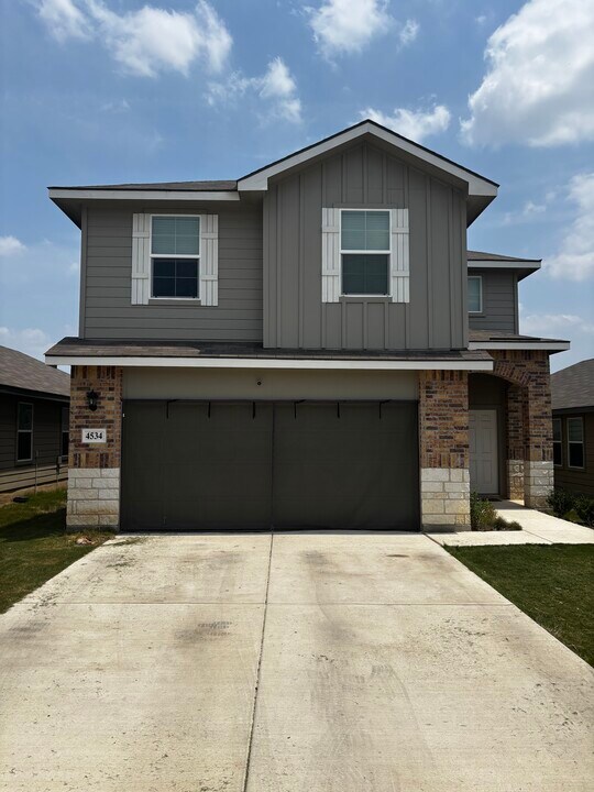 4534 Bontebok Dr in Converse, TX - Building Photo