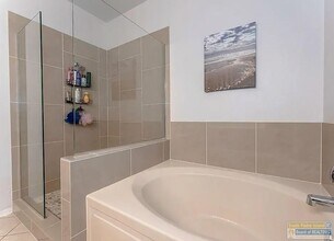 39 Torrey Pines Dr in Laguna Vista, TX - Building Photo - Building Photo