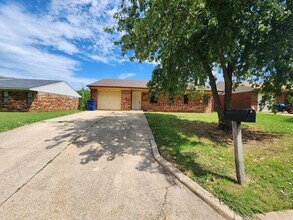 1207 Whispering Glen St in Tecumseh, OK - Building Photo - Building Photo