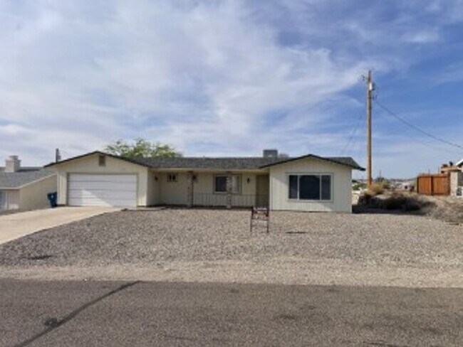 2543 Inverness Dr in Lake Havasu City, AZ - Building Photo - Building Photo
