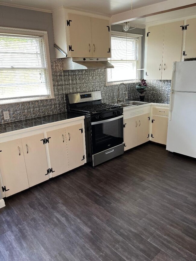 237 Ives Rd in East Greenwich, RI - Building Photo - Building Photo