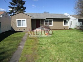 311 Sweet Ln in Cottage Grove, OR - Building Photo