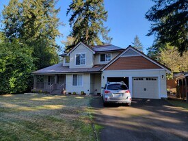 10021 Angle Ln SW in Lakewood, WA - Building Photo