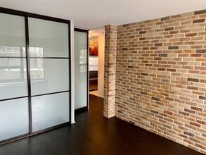 30 E Huron St, Unit 1305 in Chicago, IL - Building Photo - Building Photo