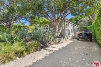 3954 Redwood Ave in Los Angeles, CA - Building Photo - Building Photo