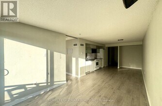 4K-114K Spadina Ave. in Toronto, ON - Building Photo - Building Photo